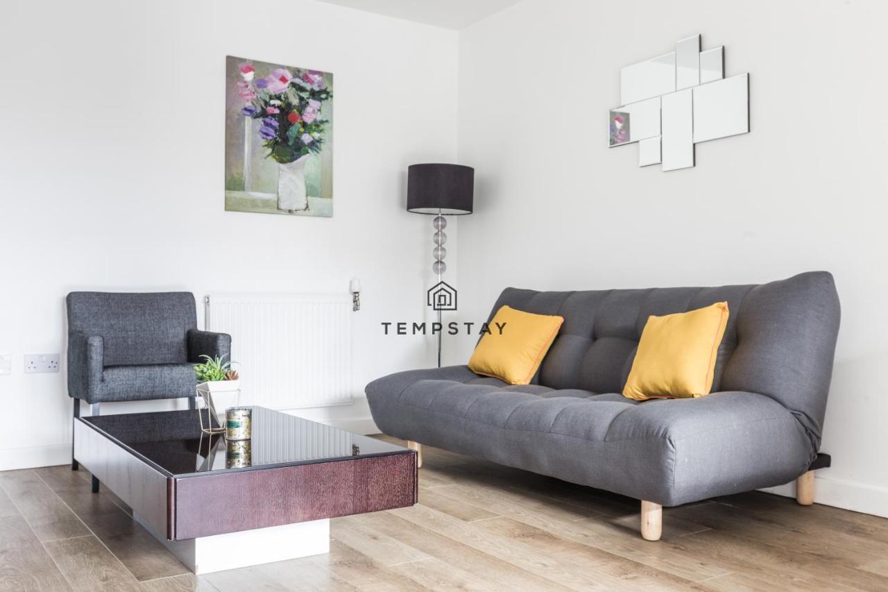 Modern Private Apartment -Balcony-Tube Station London Eksteriør billede