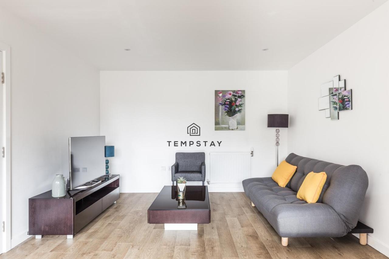 Modern Private Apartment -Balcony-Tube Station London Eksteriør billede